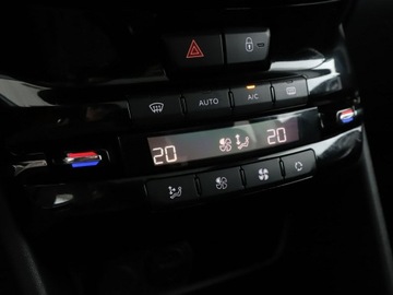 Peugeot 2008 I SUV Facelifting 1.2 PureTech 110KM 2017 Peugeot 2008 1.2 Automat Crossway Panorama Navi, zdjęcie 25