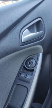 Ford Focus III Hatchback 5d 1.6 Duratec 125KM 2012 Ford Focus 1.6 benz mpi ,automat, bezwypadek,nowy olej w skrzyni 1.6 125KM, zdjęcie 19