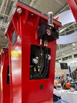 Młot hydrauliczny SOCOMEC DMS 1800 MONOBLOK (1800 kg)