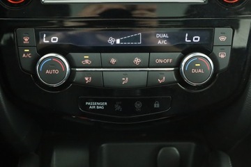 Nissan Qashqai II Crossover 1.6 DIG-T 163KM 2015 Nissan Qashqai 1.6 DIG-T, Salon Polska, zdjęcie 11