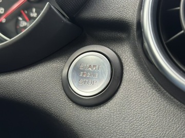 Audi A1 I Hatchback 3d 1.6 TDI 105KM 2011 Audi A1 3-drzwiowe 1.6 TDI 105KM 2011r, S-Line, zdjęcie 30