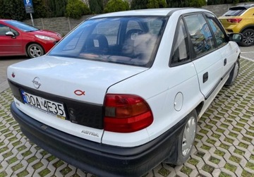 Opel Astra F Sedan 1.4 i 60KM 1998 Opel Astra 1.4 Benzyna Okazja, zdjęcie 2