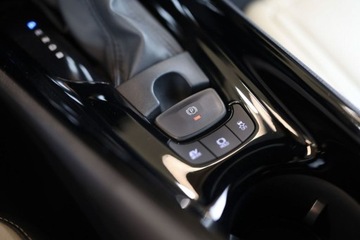 Toyota C-HR I Crossover Facelifting 1.8 Hybrid 122KM 2020 Toyota C-HR 1.8 Hybrid Selection 1.8 Hybryda 122KM, zdjęcie 24