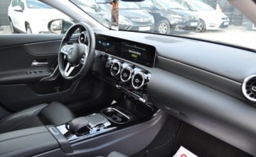 Mercedes Klasa A W177/V177 Hatchback 1.3 200 163KM 2018 Mercedes-Benz Klasa A A200 Automat Benzyna Kamera Nawigacja 1.3 Benzyna, zdjęcie 14