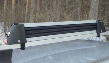 Алюминиевый багажник с запираемым держателем для 3 пар лыж и 2 досок.