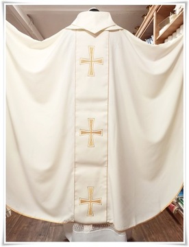 Готическая литургическая риза экрю KZO/069/05