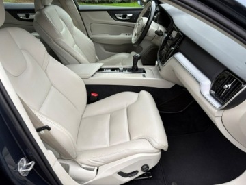 Volvo V60 II  Kombi 2.0 D3 150KM 2020 Volvo V60 2.0 D3 150 KM Skóry Kamera Hak FV23%, zdjęcie 12