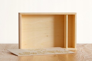 Pudełko z grawerem na zdjęcia 18x23 z przegródką