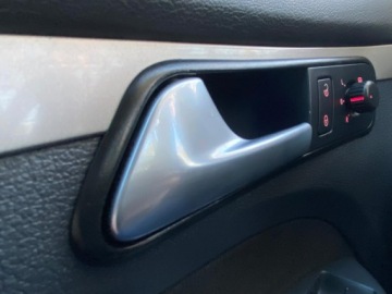 Volkswagen Touran I 1.4 TSI 140KM 2009 Volkswagen Touran 1.4b Automat DSG Grzane Fotele Tempomat Hak 1.4 Benzyna, zdjęcie 26