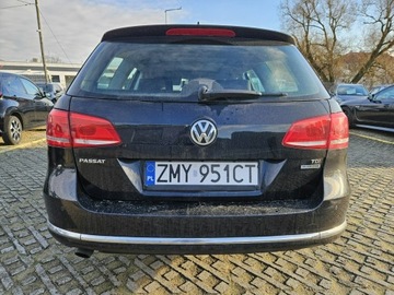 Volkswagen Passat B7 Variant 1.6 TDI CR DPF BlueMotion 105KM 2011 Volkswagen Passat 1,6 diesel 105KM nawigacja, zdjęcie 17