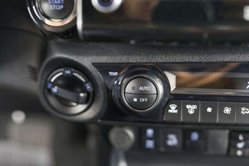 Toyota Hilux VIII Podwójna kabina Facelifting 2.8 D-4D 204KM 2023 Toyota Hilux 2.8 D-4D Double Cab Invincible 4x4 aut 2.8 Diesel 204KM, zdjęcie 27