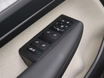 Volvo XC40 2025 VOLVO XC40 B4 Plus Dark Suv 2.0 (211KM) 2025, zdjęcie 9