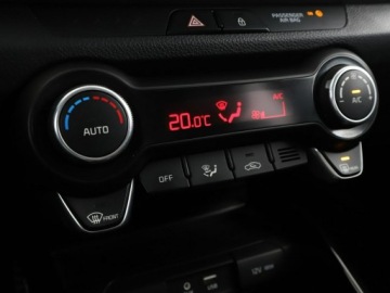 Kia Stonic I Crossover 1.6 CRDi 110KM 2018 Kia Stonic klima auto navi kamera i czujniki, zdjęcie 26