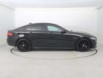 Jaguar XE Sedan 2.0 i4 180KM 2017 Jaguar XE 20d, 177 KM, Automat, Skóra, Navi, zdjęcie 5