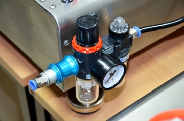 DOZOWNICA PŁYNÓW 30-300ML, 4 NALEWAKI, PÓŁAUTOMAT