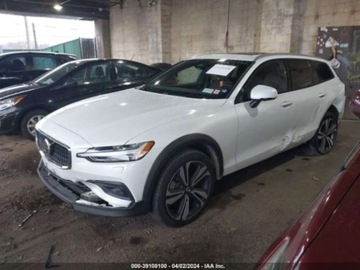 Volvo V60 II  Kombi Facelifting 2.0 B5 250KM 2023 Volvo V60 Cross Country 2023r, B5, 4x4, 2.0L 2.0 Benzyna 250KM, zdjęcie 5