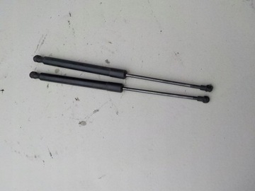 siłownik klapy tył komplet vw golf V HB