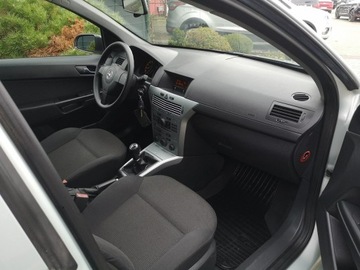 Opel Astra J Hatchback 5d 1.6 Twinport ECOTEC 115KM 2009 Opel Astra 1.6 16V 116KM Klimatyzacja Elektryka, zdjęcie 17
