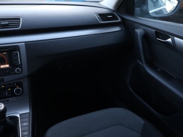 Volkswagen Passat B7 Limousine 2.0 TDI CR DPF BlueMotion 140KM 2011 VW Passat 2.0 TDI, Salon Polska, Navi, Klima, zdjęcie 7