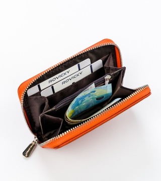 Poręczny portfel damski z ziarnistej skóry eko zapinany suwakiem David Jone