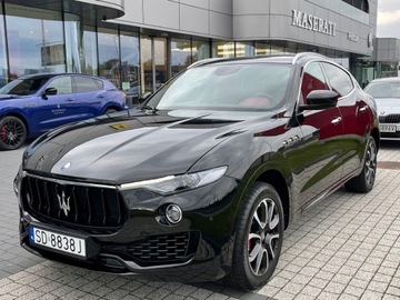 Maserati Levante 3.0 V6 GDI 350KM 2017 Maserati Levante 3.0 benz 349KM 2017r czarny- czerwone wnętrze Stan idealny