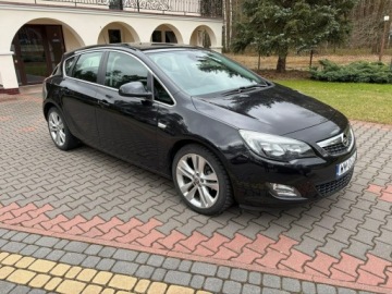 Opel Astra J Hatchback 5d 1.4 Turbo ECOTEC 120KM 2011 Opel Astra 1.4 turbo 120 KM Sportowe fotele Alu 18