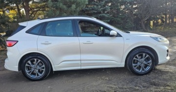 Ford Kuga III SUV 1.5 EcoBoost 150KM 2020 Ford Kuga BENZYNA 2020r. wersjia ST piekny perlowy kolor 1.5 Benzyna, zdjęcie 3