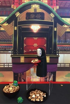 UROCZA SKARBONKA SPIRITED AWAY BEZ TWARZY CZŁOWIEK NO FACE MAN