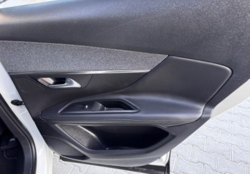 Peugeot 3008 II Crossover 1.2 PureTech 130KM 2019 Peugeot 3008 Rezerwacja 1.2 Benzyna 130KM, zdjęcie 25