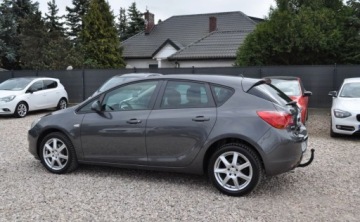 Opel Astra J Hatchback 5d 1.4 Turbo ECOTEC 140KM 2012 Opel Astra 1.4 Benzyna Tempomat Cz. parkowania Klimatyzacja 1.4 Benzyna, zdjęcie 9