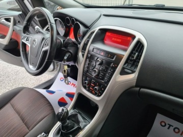 Opel Astra J Hatchback 5d 1.6 Twinport ECOTEC 115KM 2011 Opel Astra 1.6 115 KM 100% Przebieg 105 Tyś km, zdjęcie 18