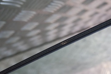 LEVÝ SKLO (OKNO) PŘEDNÍ DVOJITÁ MERCEDES W213 AS2 17R