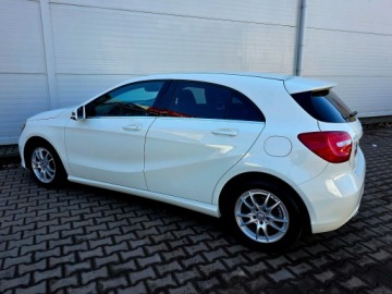 Mercedes Klasa A W176 Hatchback 5d Facelifting 180 122KM 2015 Mercedes A180 Aklasa 1,6 122KM 2Style Xenon, zdjęcie 9