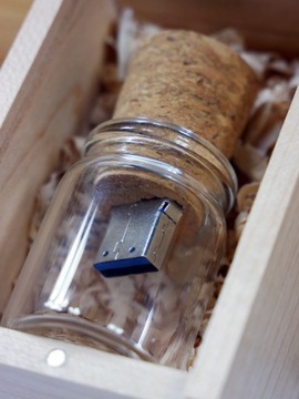 БУТЫЛКА-ПЕРЕДНИК USB 32ГБ 3.0 + КОРОБКА + ГРАВИРОВКА