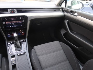 Volkswagen Passat B8 Variant Facelifting 2.0 TDI SCR 150KM 2020 VW Passat 2.0 TDI, Salon Polska, Serwis ASO, zdjęcie 7
