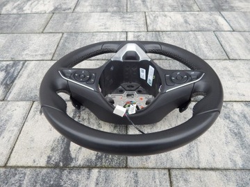Opel Grandland - красивый кожаный руль