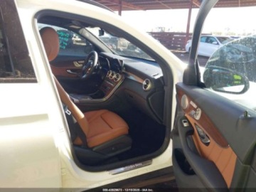 Mercedes GLC C253 2021 Mercedes-Benz GLC 300 4Matic 2021 2.0 Benzyna 255KM, zdjęcie 9