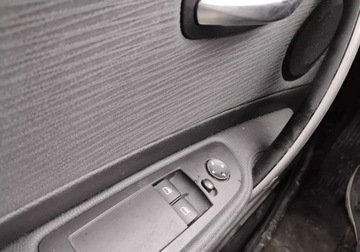 BMW Seria 1 E81/E87 Hatchback 5d E87 1.6 116i 122KM 2011 BMW Seria 1 2011r, 2.0 Benzyna. Lekko uszkodzony lewy bok. Jezdzi. 1.6, zdjęcie 9