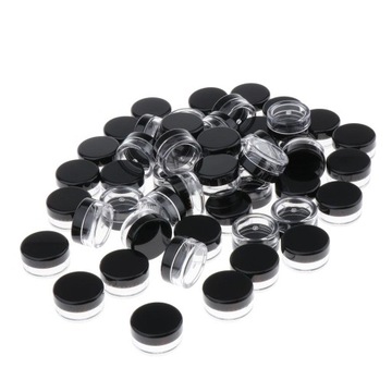Opakowanie 50 szt. Okrągłych plastikowych słoików o gramaturze 5 gramów z pokrywkami do przechowywania czarnej wargi