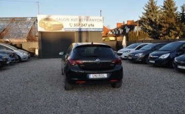 Opel Astra J Hatchback 5d 1.4 Turbo ECOTEC 140KM 2012 Opel Astra 1.4 Benzyna Xenon Tempomat Cz. parkowania Klimatyzacja 1.4 140KM, zdjęcie 8