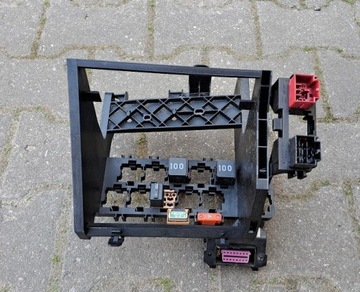 VW T5 LIFT SKRZYNKA PUSZKA BEZPIECZNIKÓW 7E2937539
