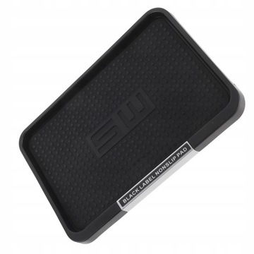 Прочный противоскользящий коврик для автомобиля.