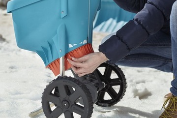 УНИВЕРСАЛЬНАЯ САДОВАЯ СЕЯЛКА ДЛЯ ВНЕСЕНИЯ ТРАВЫ УДОБРЕНИЙ SOLAR GARDENA (размер XL)