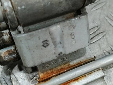 PANT DVEŘE PRAVÝCH PŘEDNÍ SPODNÍ VW PASSAT B5 FL 4B0831412B