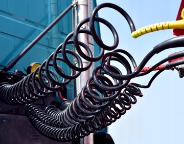 СПИРАЛЬНЫЙ КАБЕЛЬ ДЛЯ ПРИЦЕПА QLYS-S 7 PIN, 12 В, 3 м