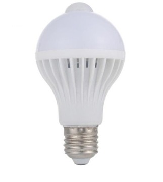 Żarówka LED E27 9W z czujnikiem ruchu i zmierzchu