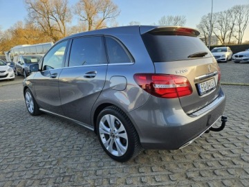 Mercedes Klasa B W246 Sports Tourer Facelifting 1.6 200 156KM 2018 Mercedes B 200 1,6 Benzyna 156KM automat, zdjęcie 3