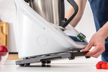 PODSTAWKA POD THERMOMIX CZARNA DREWNIANA BUK TM5/6