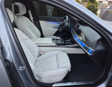 BMW Seria 7 G70 2023 BMW Seria 7 740i benzyna - 399 KM 3.0 Benzyna 326KM, zdjęcie 5