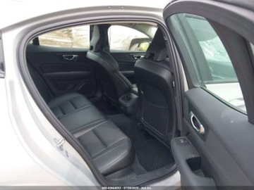 Volvo S60 III 2024 Volvo S60 B5 Core Dark Theme 2024 2.0l 2.0 Benzyna 247KM, zdjęcie 12